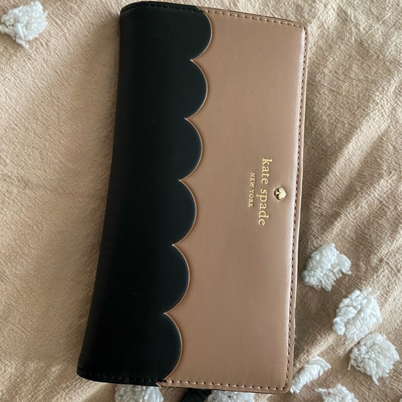 Kate Spade Wallet - Picture 1 of 3